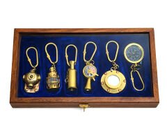 Ahşap Kutulu Denizci Temalı Pirinç Anahtarlık Seti