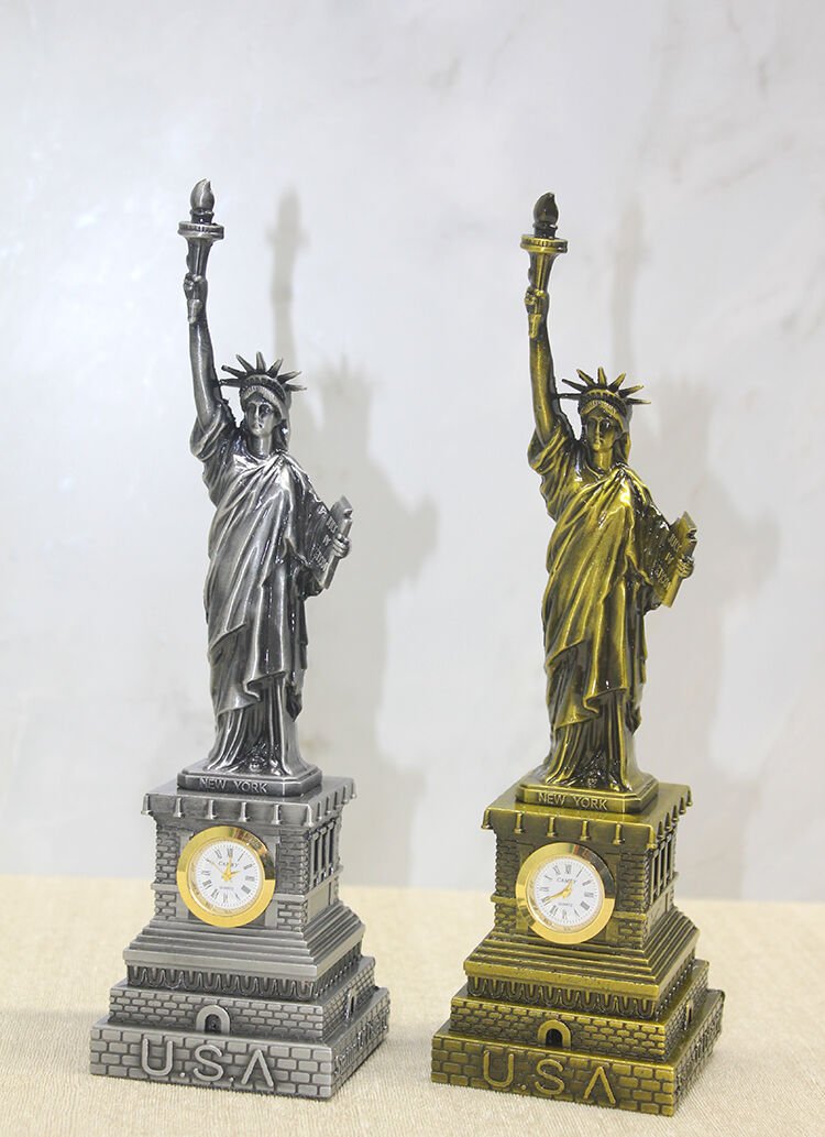 Metal Saatli Özgürlük Anıtı