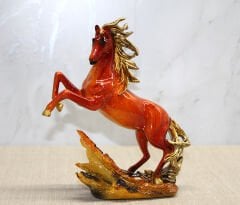 Polyester Gold Detaylı Şahlanmış At Figürü