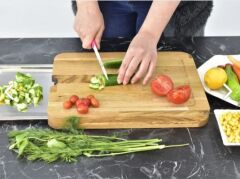 Pratik Tepsili Ahşap Kesme Tahtası