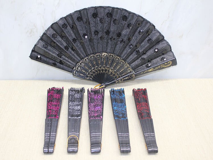 Plastik Pullu Yelpaze Siyah Renk