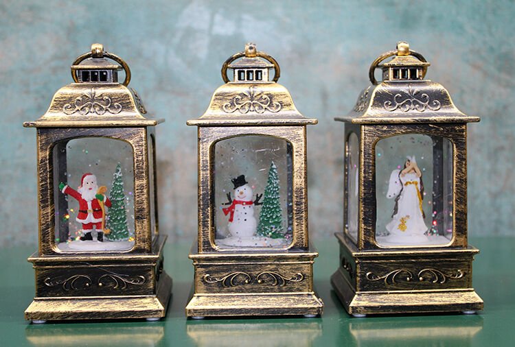 Yılbaşı Temalı Işıklı Müzikli Kar Küresi Model 1