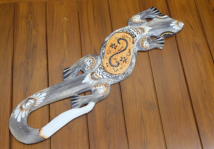 Ahşap Duvara Asmalı Kertenkele Figürü